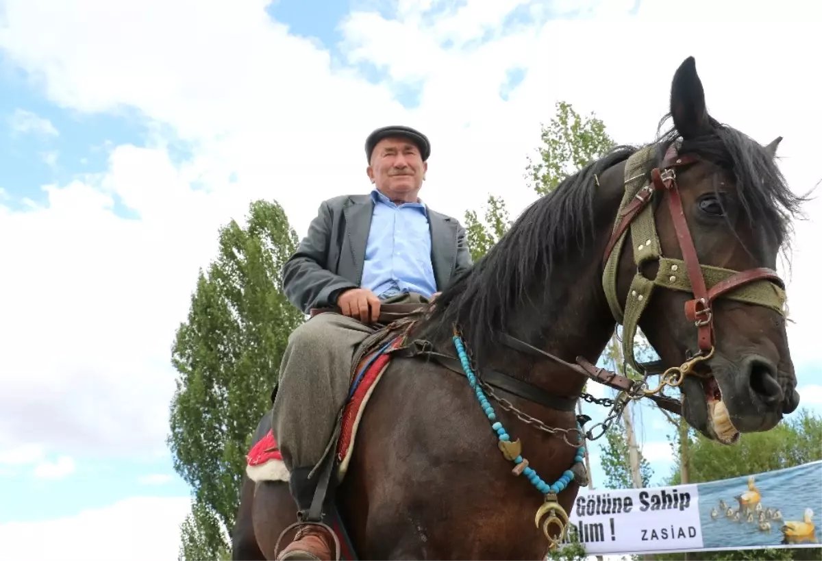 72 Yaşında Tüm Ulaşımını Atla Sağlıyor