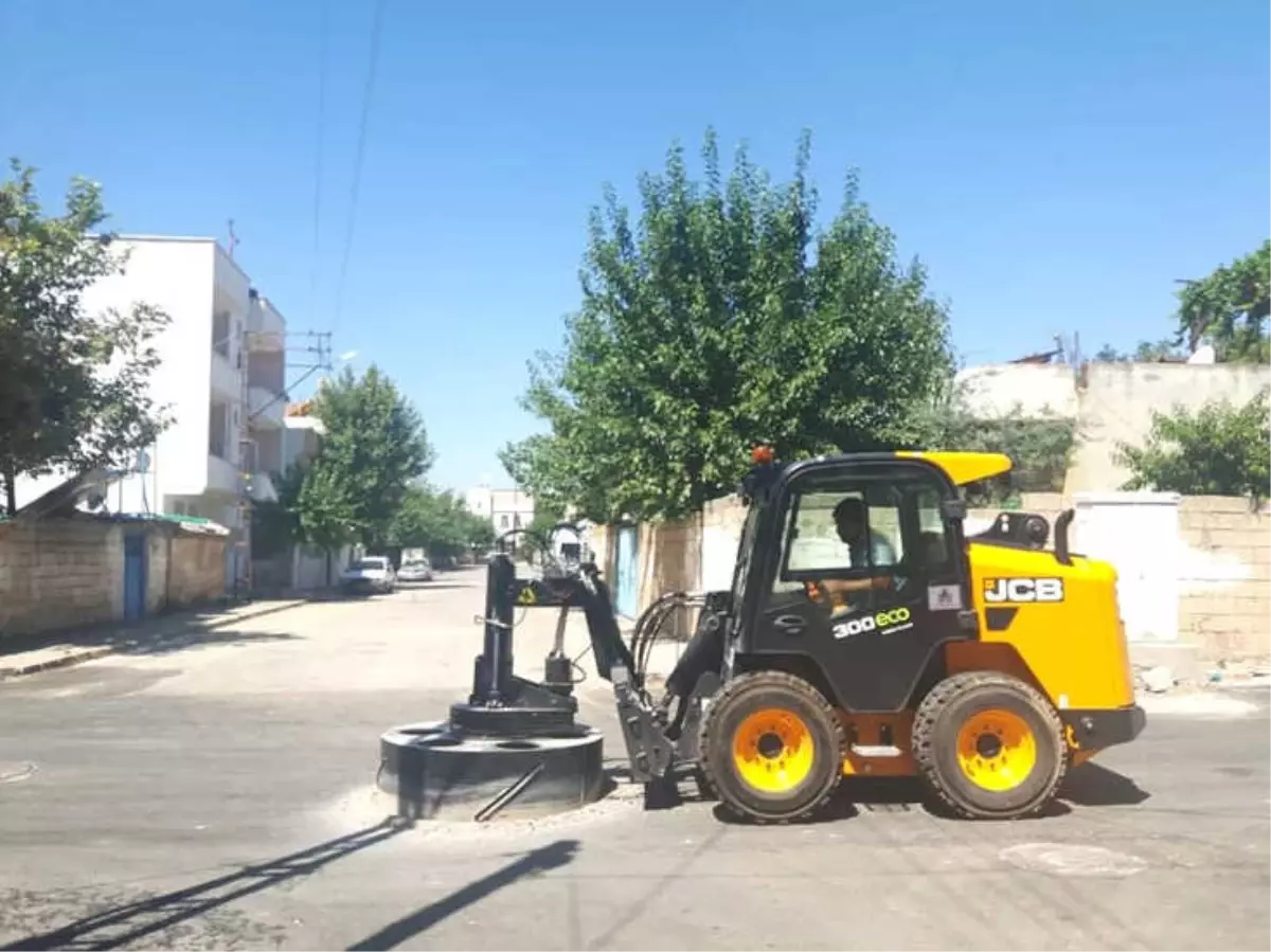 Adıyaman\'da Yol Ortasındaki Yüksek Bacalar Tarih Oluyor