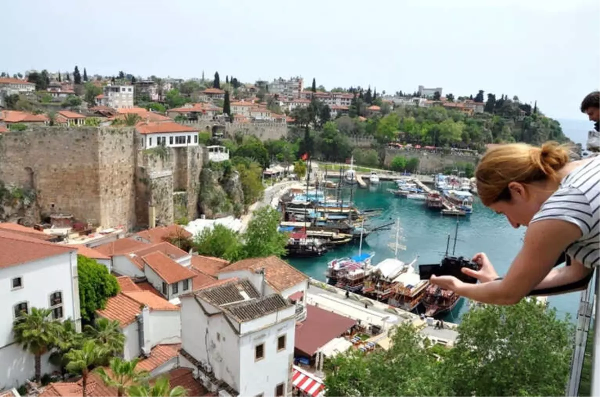 Antalya\'ya Yerli Turist Dopingi