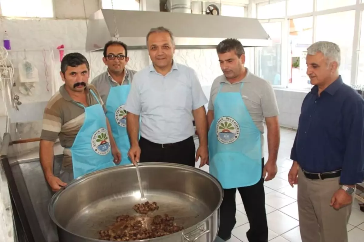 Aşevinden Günlük 400 Kişiye 3 Öğün Yemek