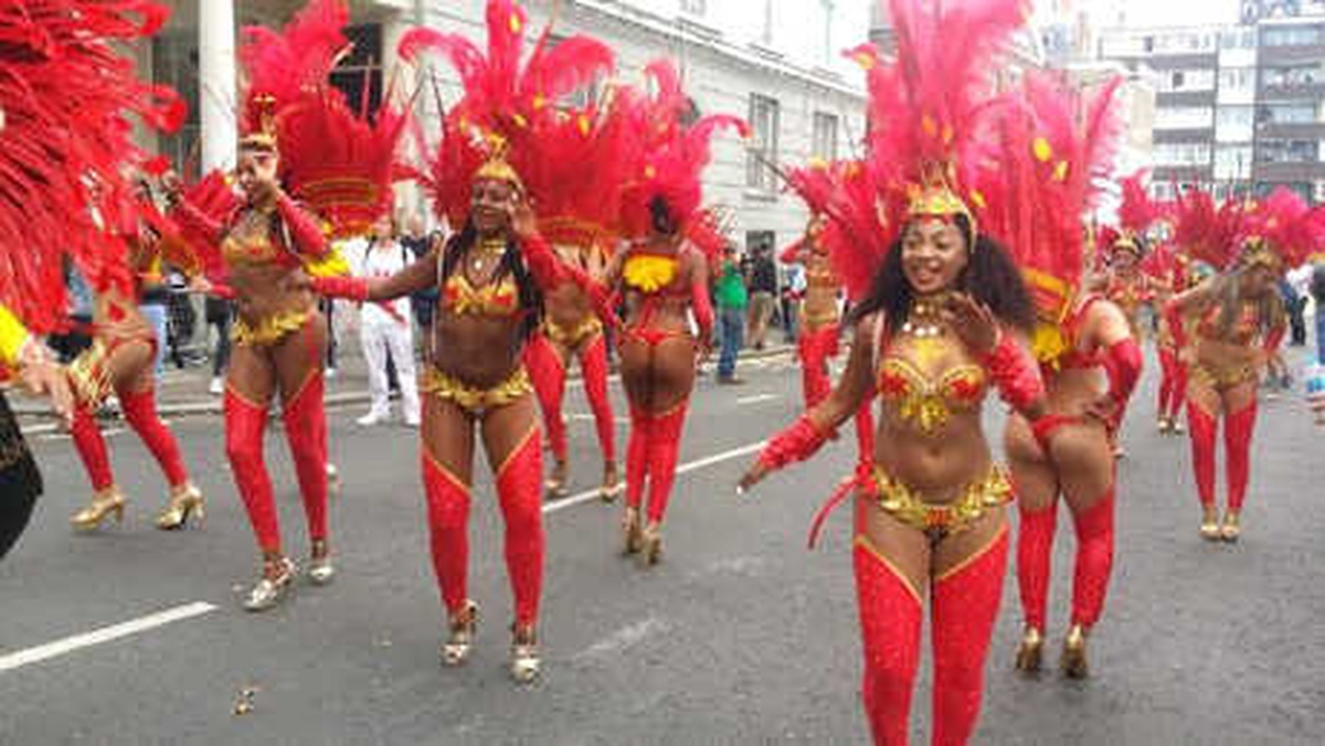 Avrupa\'nın En Büyük Sokak Festivali Notting Hill Karnavalı Sürüyor (2)