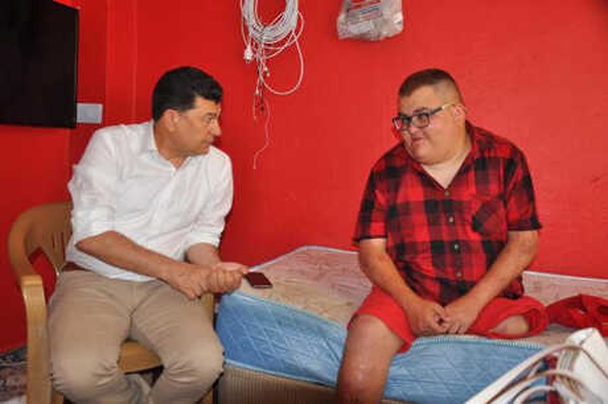 Bakan Selçuk\'tan Engelli Gencin Akülü Araç İsteği İçin Talimat