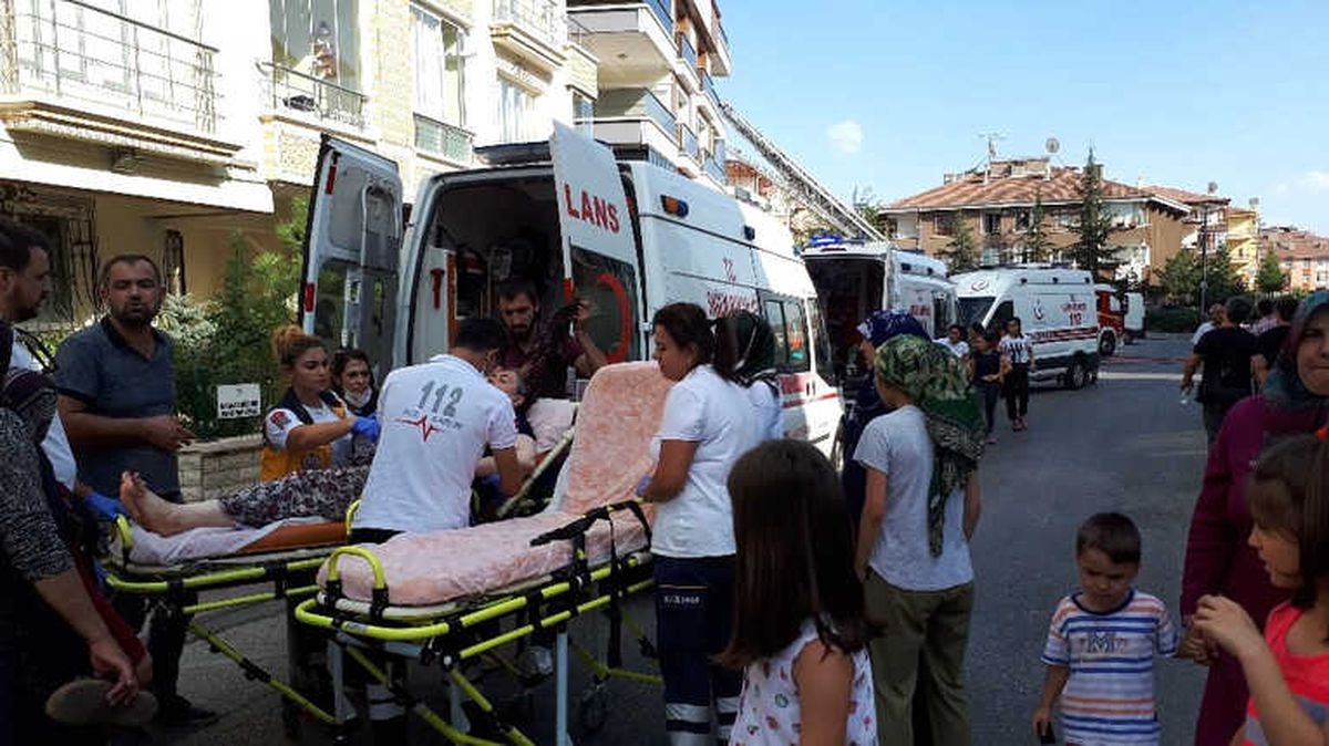 Başkent\'te Korkutan Yangın: 4 Kişi Dumandan Etkilendi