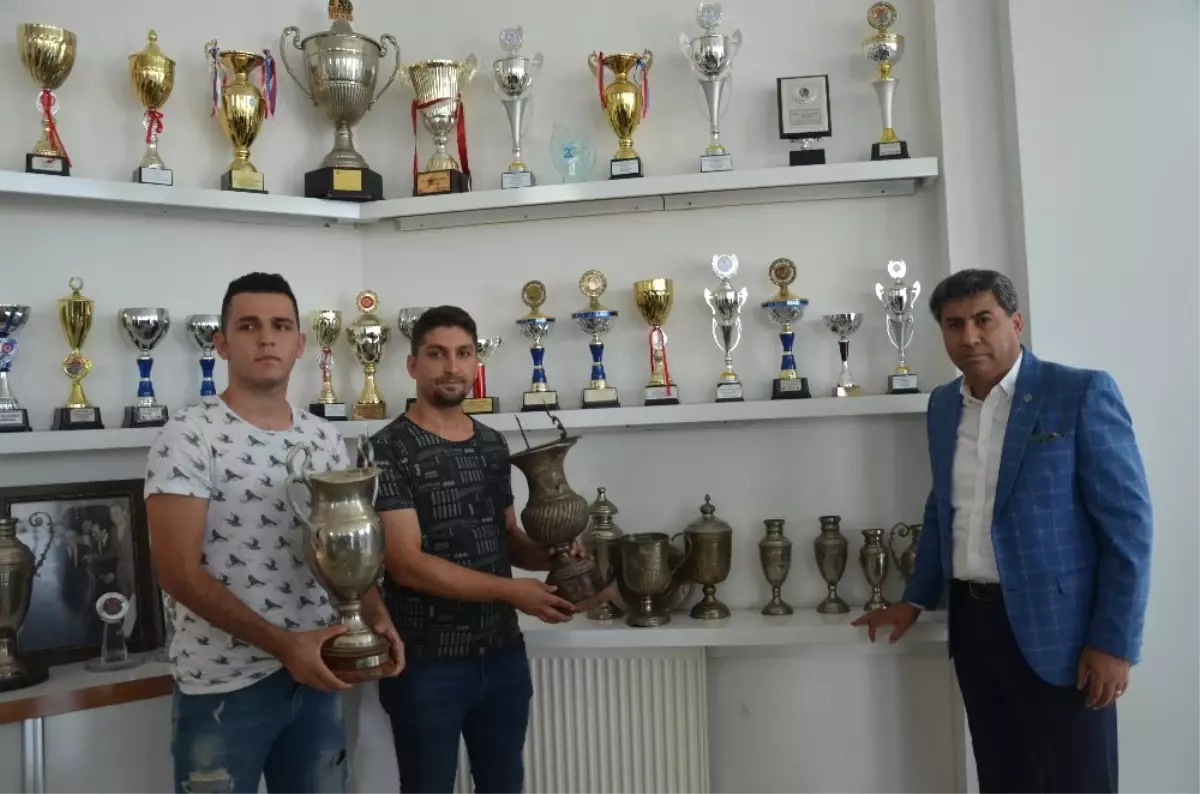 Denizlispor\'un, İçine Çiçek Dikilen Kupaları Geri Getirildi