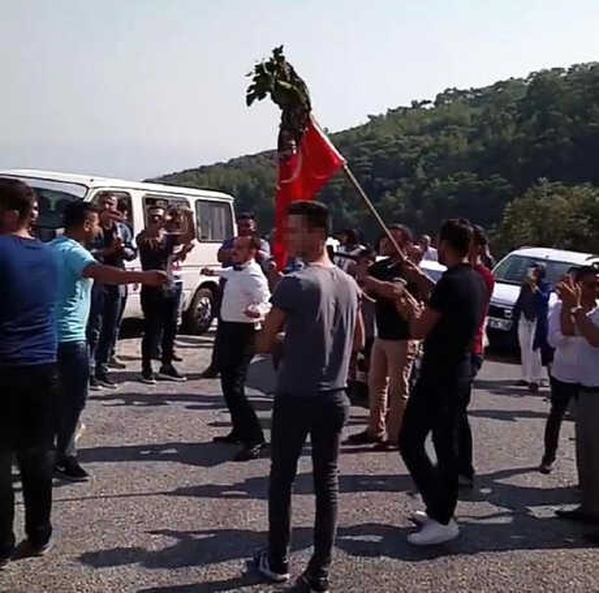 Düğünde Damat ve Gelin Tarafı Arasında \'Müzik\' Kavgası:  16 Yaralı