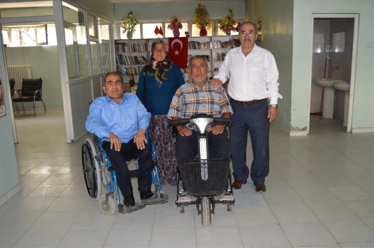 Engelli Adam Akülü Tekerlekli Sandalyeye Kavuştu