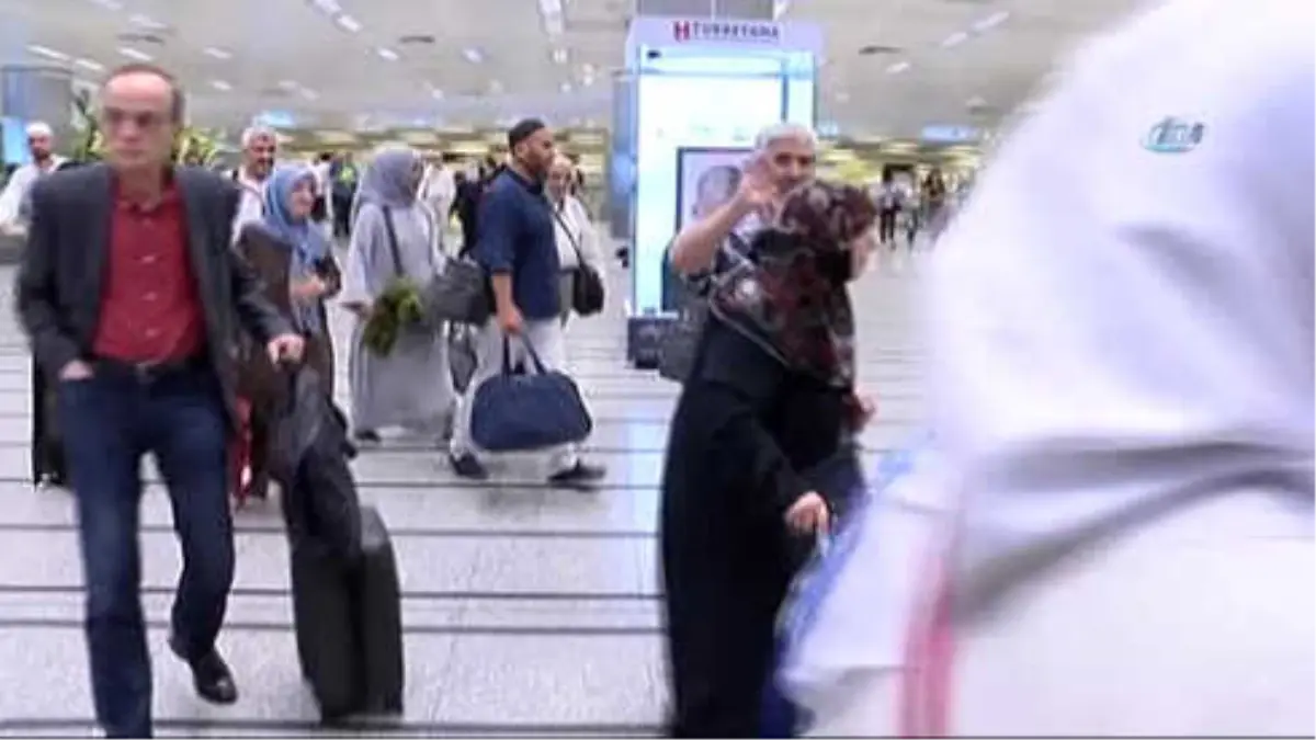 İlk Hac Kafilesi İstanbul\'a Döndü