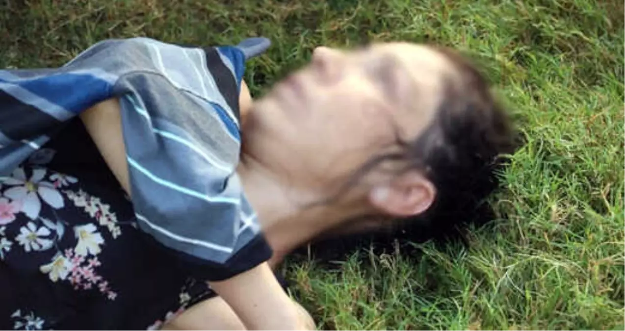 İntihar Eden Genç Kurtarıldıktan Sonra Polisin Eline Sımsıkı Sarıldı