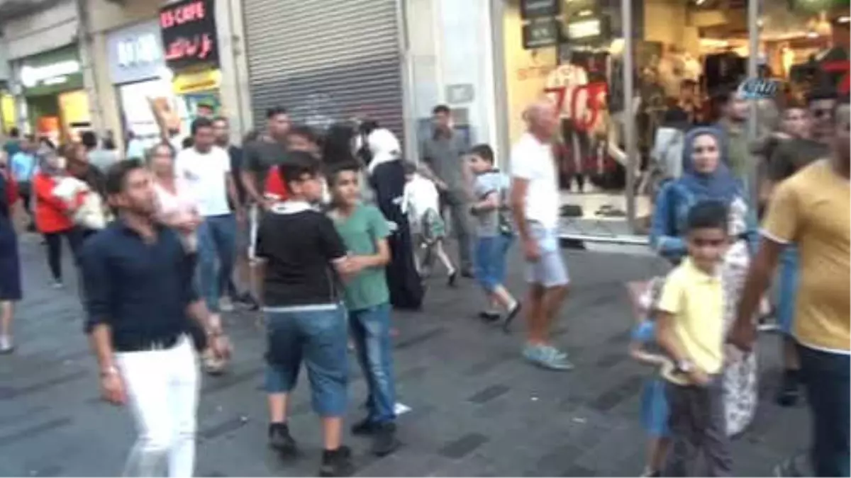 İstiklal Caddesinde Boks Maçı