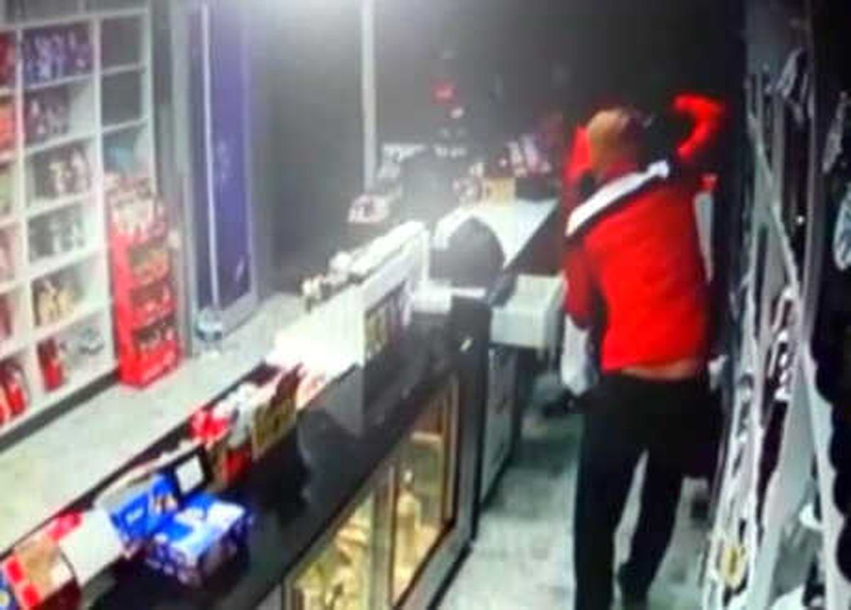 Kadın Çoraplı Gaspçı, 2 Saat Sonra Eğlence Merkezinde Yakalandı