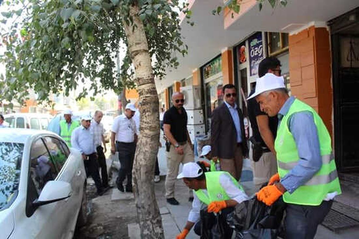 Kayyum Uzan, İşçilerle Çevre Temizliğinde