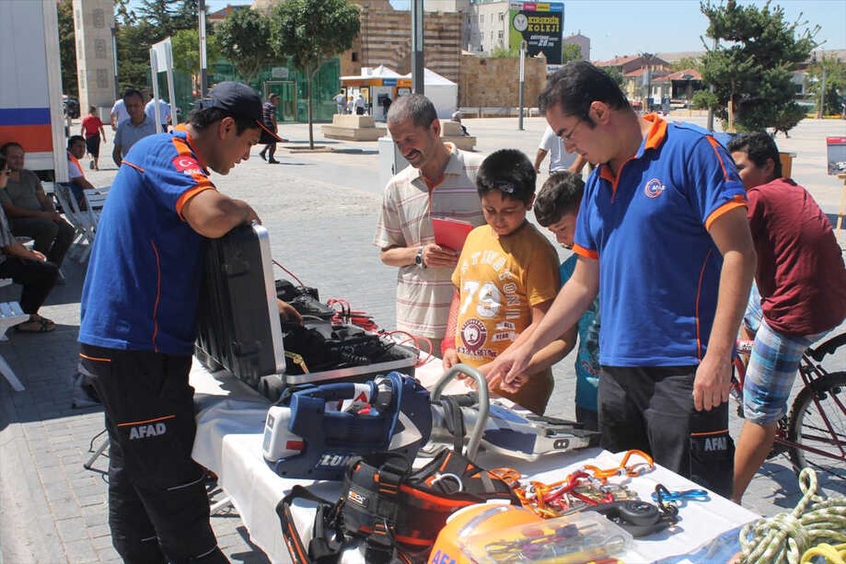 Kırşehir\'de Afet ve Deprem Sergisi Açıldı