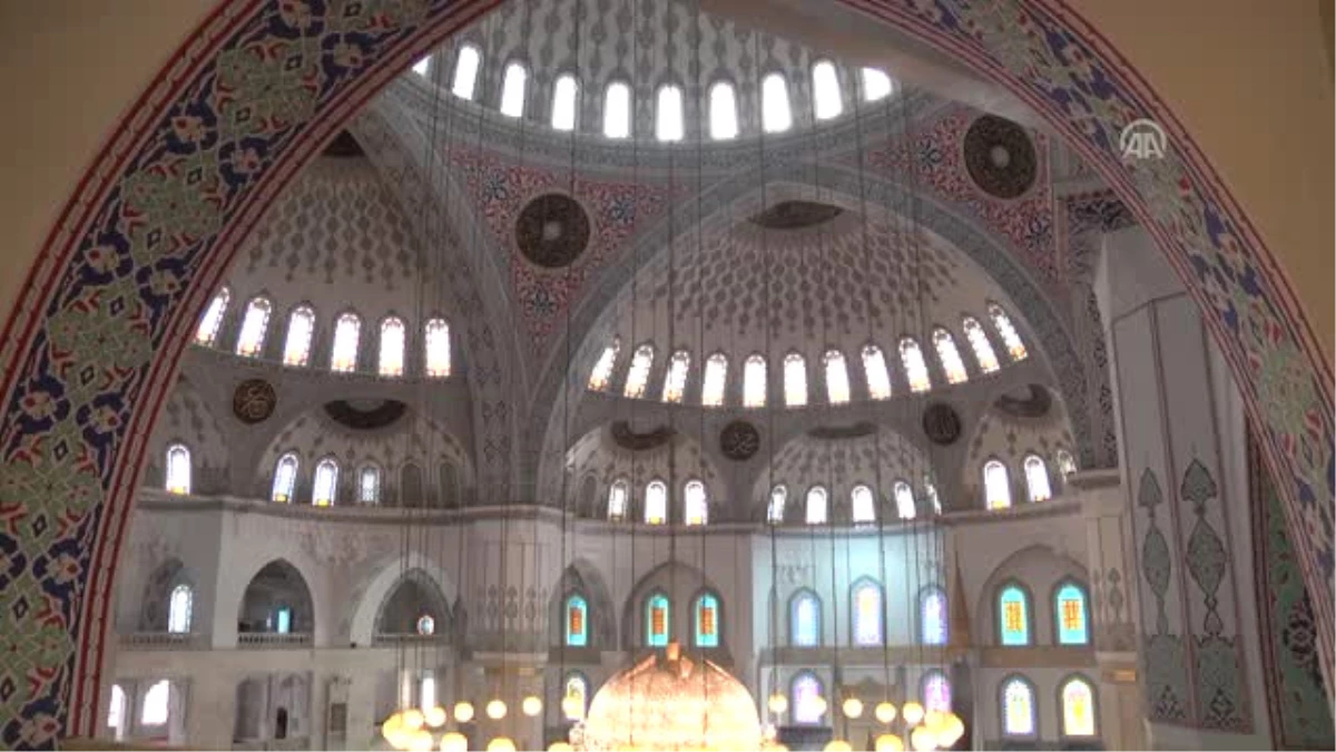 Kocatepe Camisi, Selimiye ve Sultanahmet\'in İzlerini Taşıyor (2)