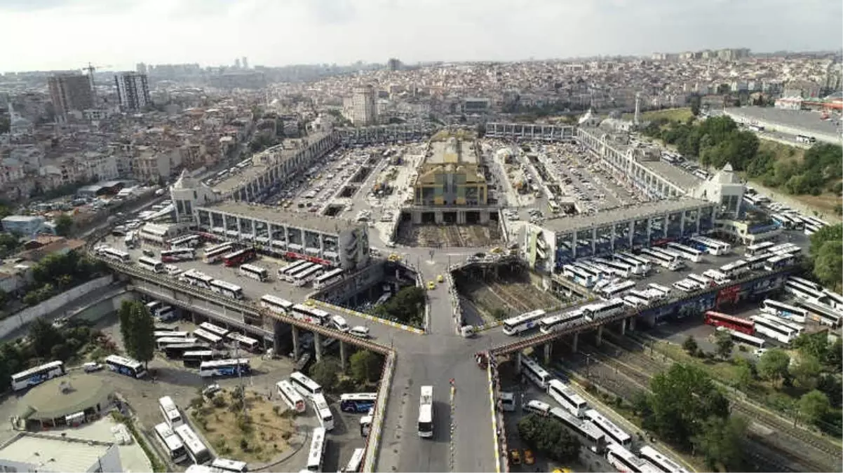 15 Temmuz Demokrasi Otogarı\'nda Kilometrelerce Otobüs Kuyruğu Havadan Görüntülendi