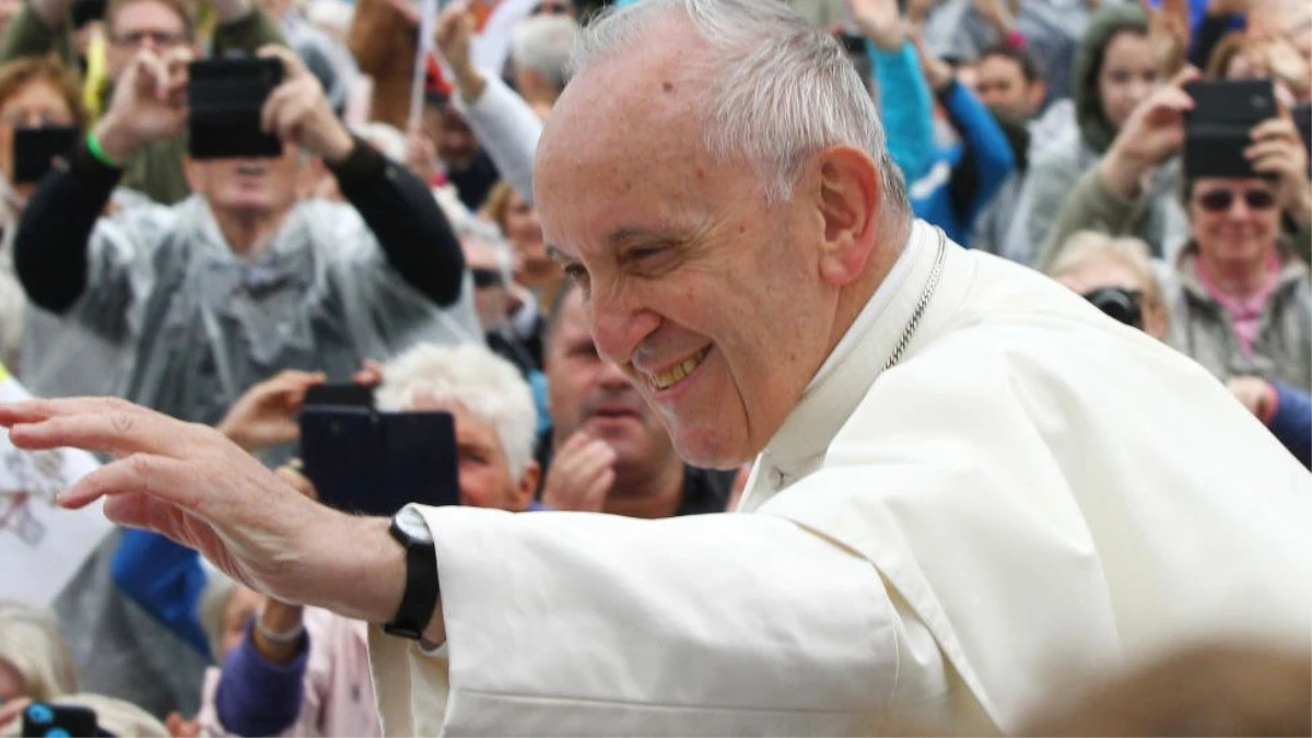 Papa İrlanda\'da Taciz Skandallarına \'Sessiz Kalan\' Katolik Liderler Adına Af Diledi