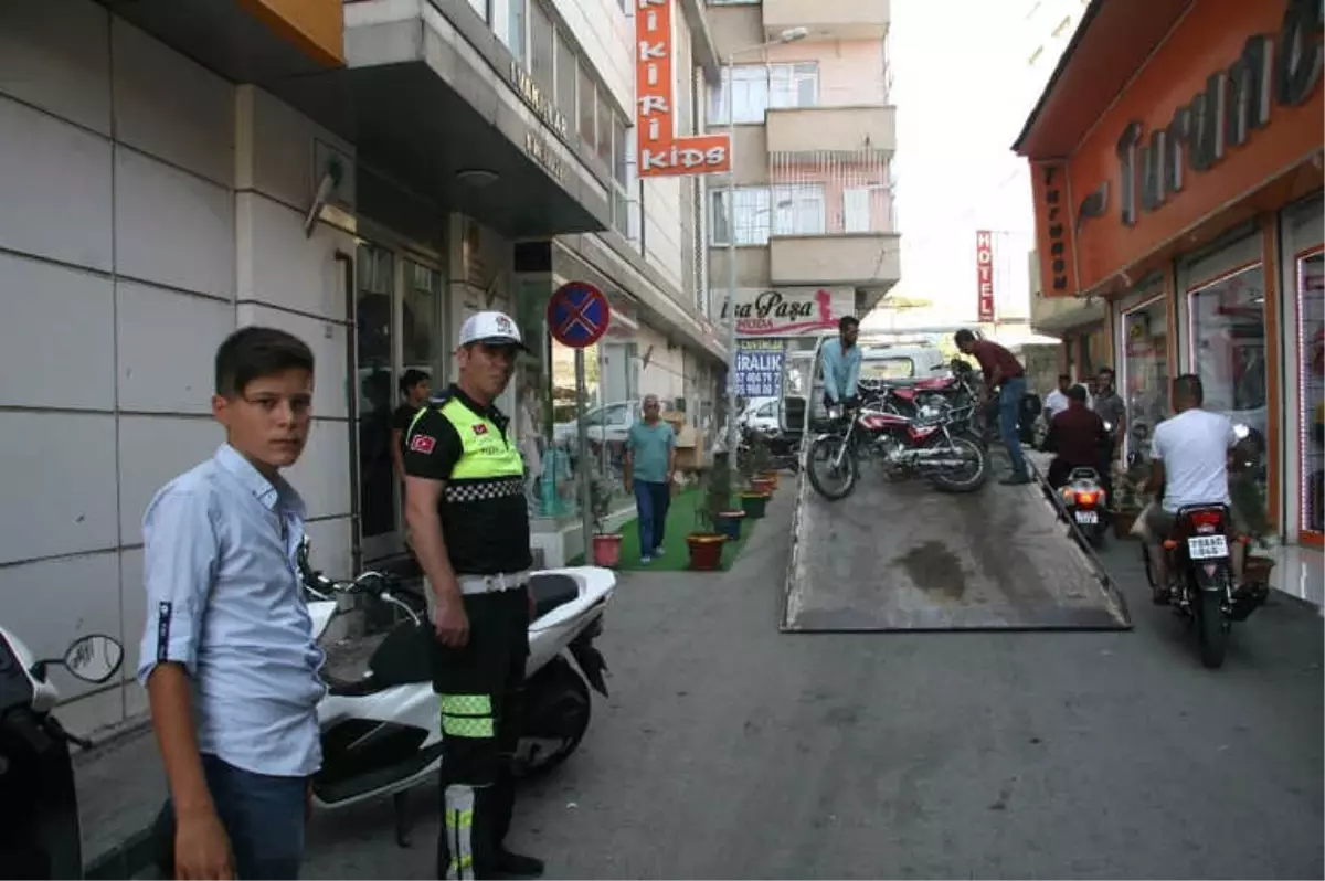 Park Yasağına Uymayan Motosikletler Ceza Yazılıyor