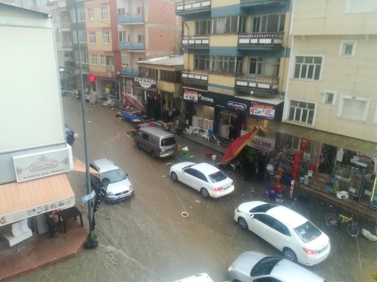 Sel Suları Pazar Yerini Vurdu