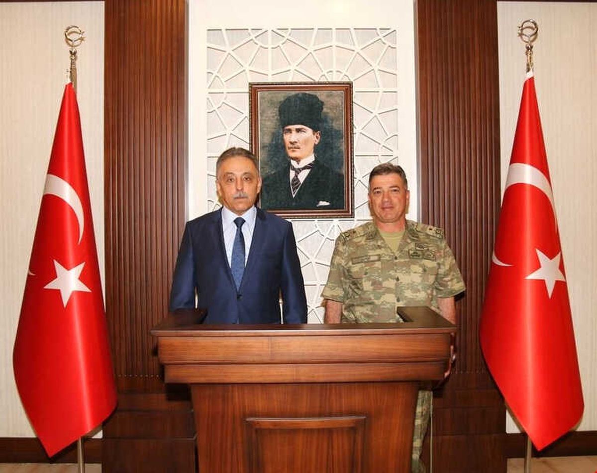 Tuğgeneral Alper\'den Vali Toprak\'a Ziyaret