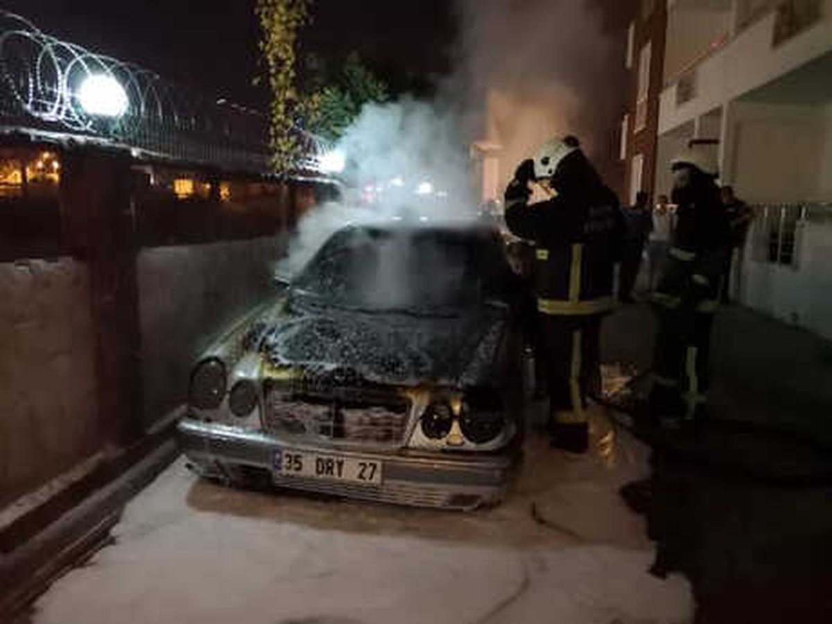 Yanan Otomobilin Sahibinden \'Kundaklama\' İddiası