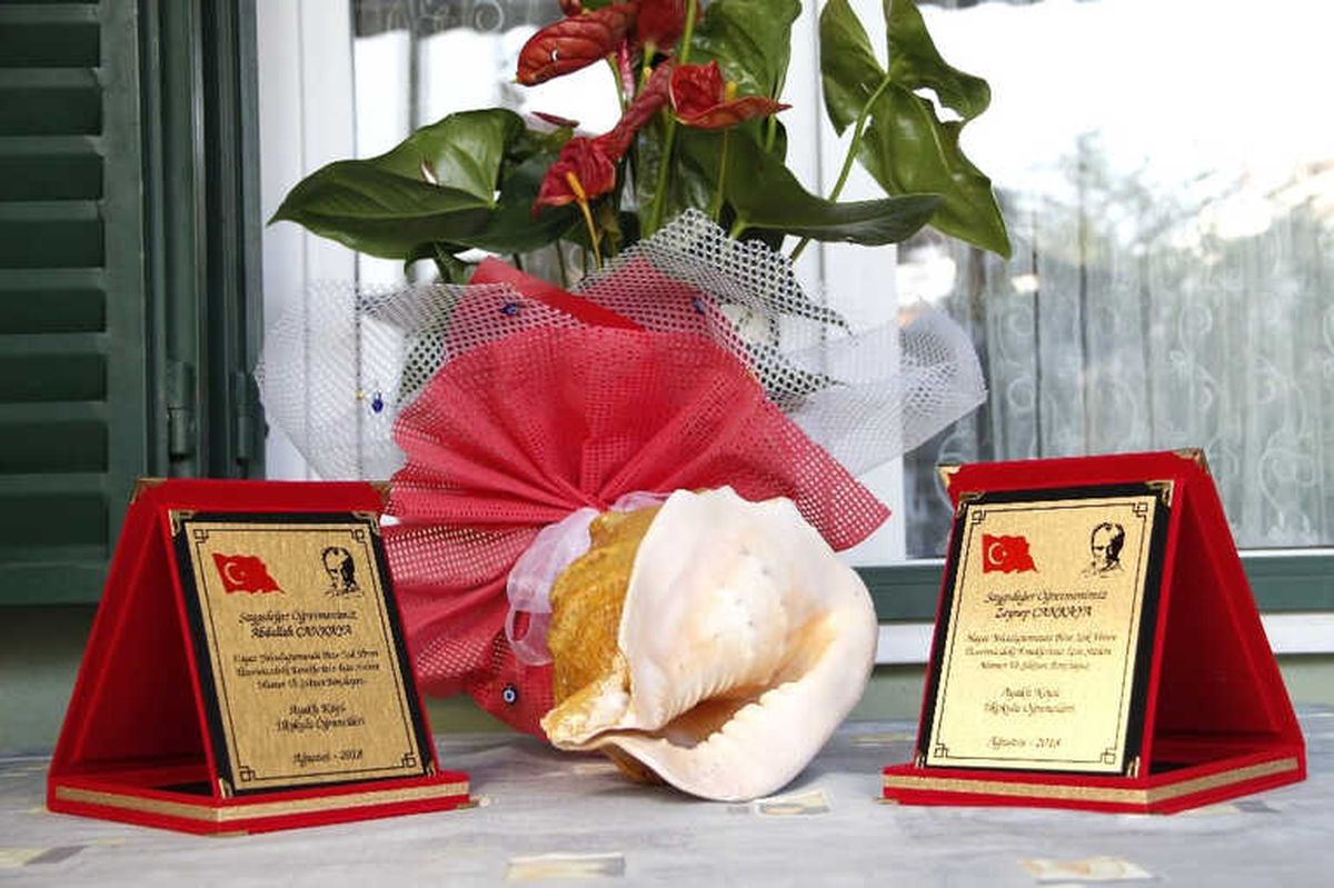 47 Yıl Sonra Gelen Sürpriz Plaket