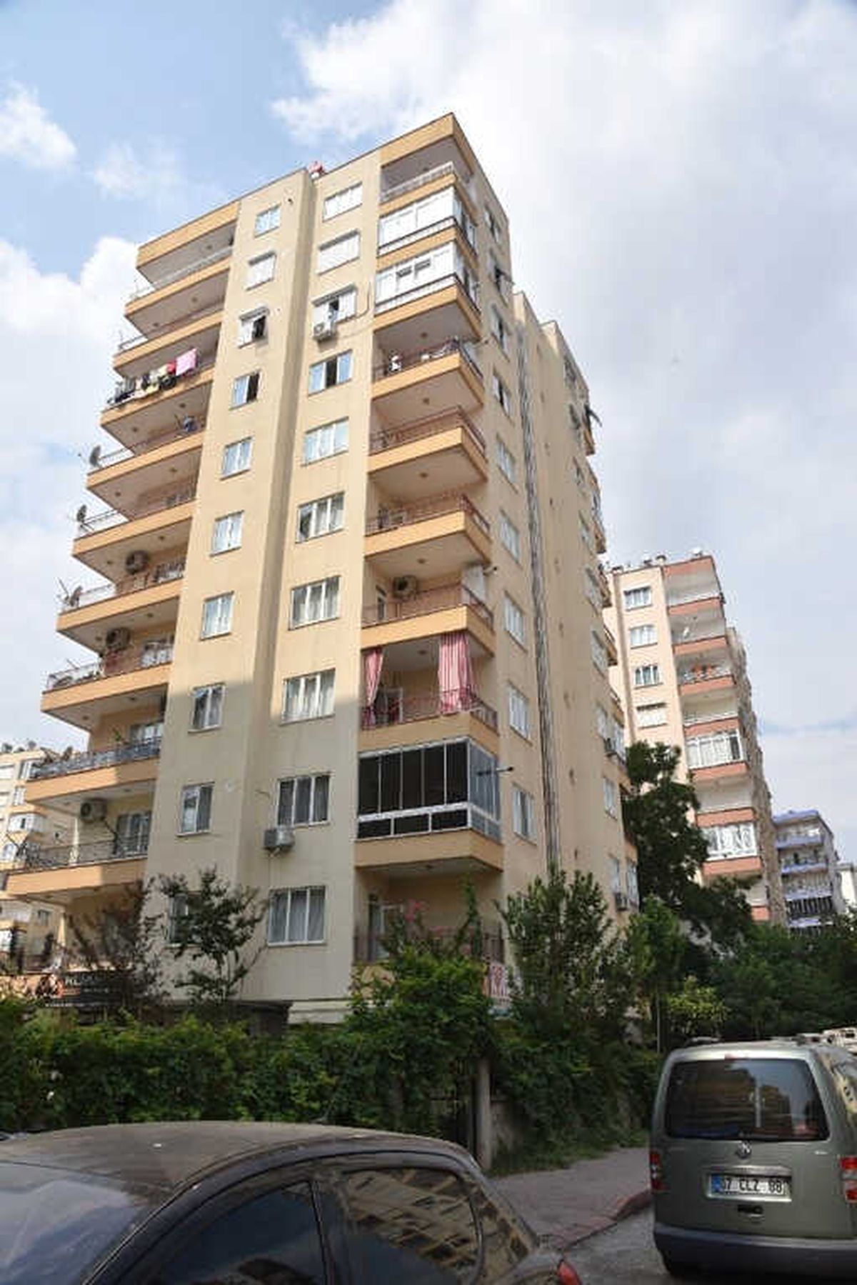 76 Yaşındaki Kadın Evinin Balkonunda Ölü Bulundu