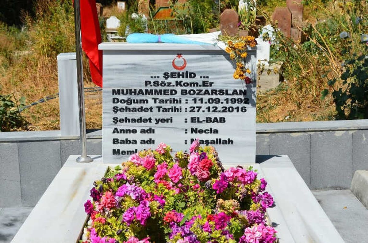 Adilcevaz Belediyesi, El Bab Şehidi Bozarslan\'ın Mezarını Yaptırdı
