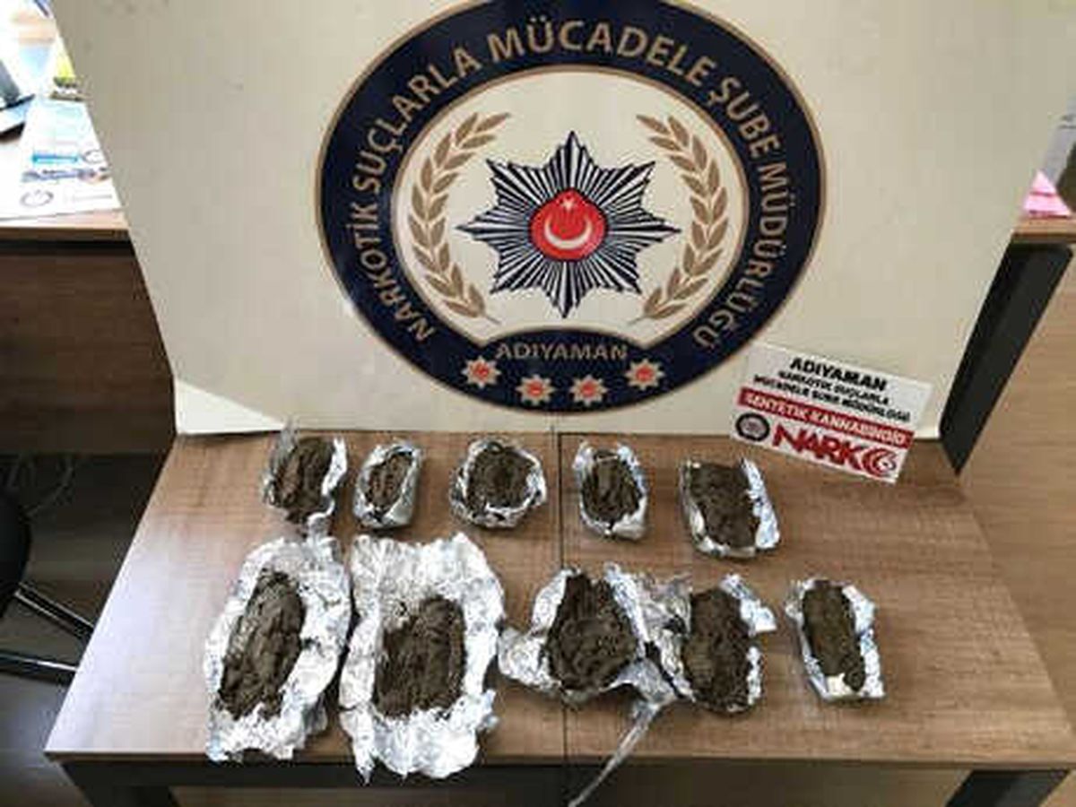 Adıyaman\'da Polisin \'Dur\' İhtarına Uymayan Otomobilde Uyuşturucu Ele Geçirildi