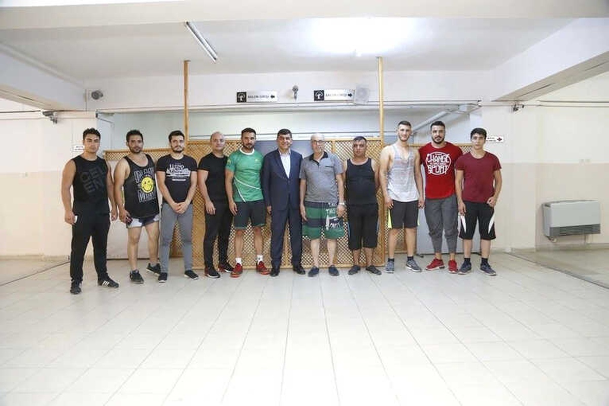 Ağabeyinin Vefatına Üzüldü Beyin Kanaması Geçirdi