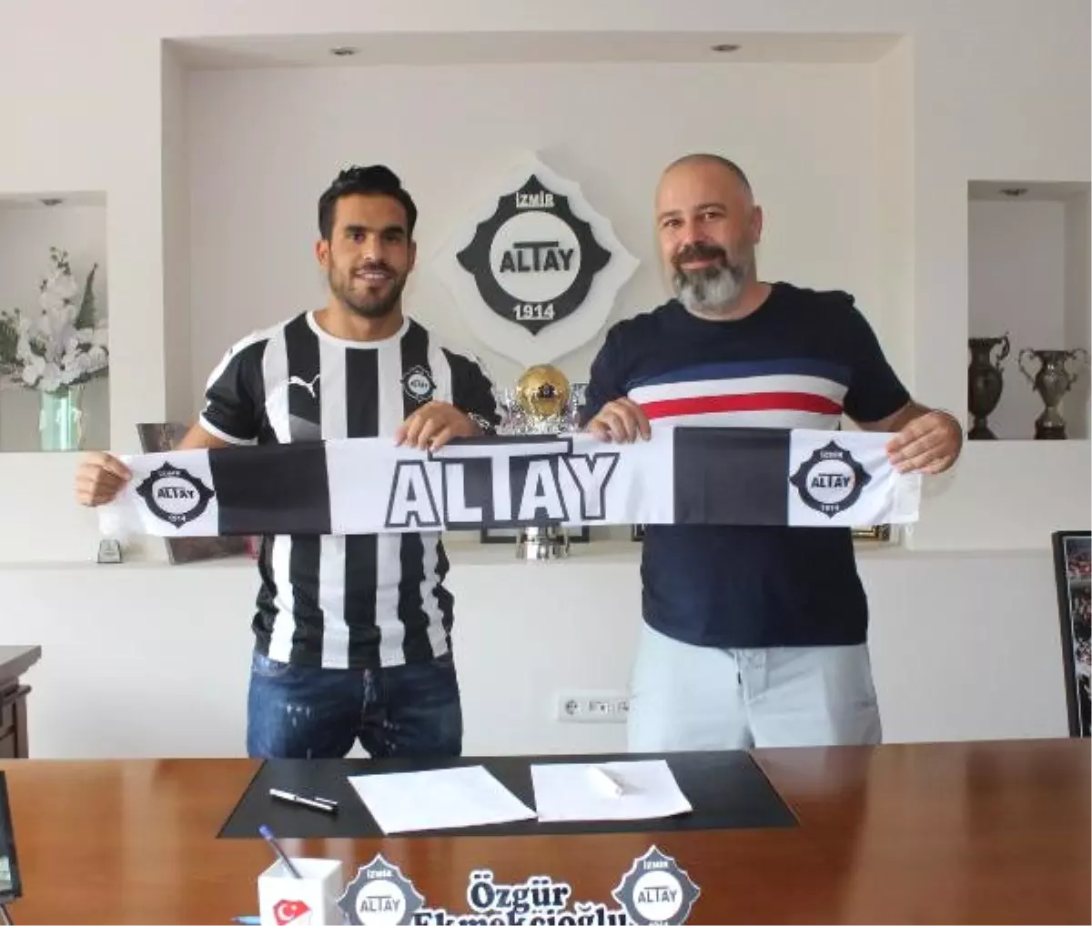 Altay\'da Son İmza Tevfik\'ten