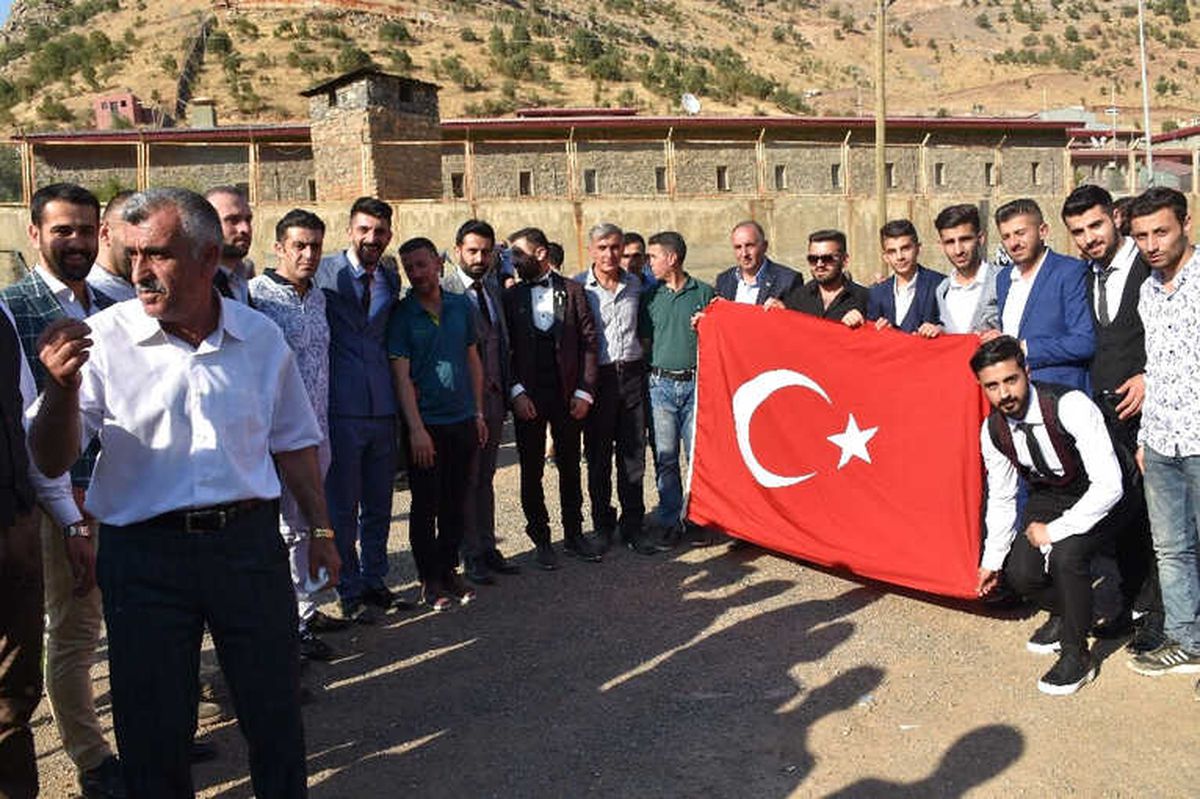 Aşiretler TL\'ye Sahip Çıktı