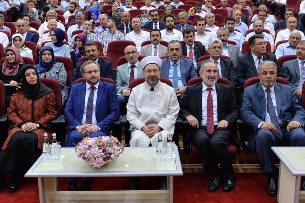 Bayramları Aslına Rücu Ettirmeliyiz"