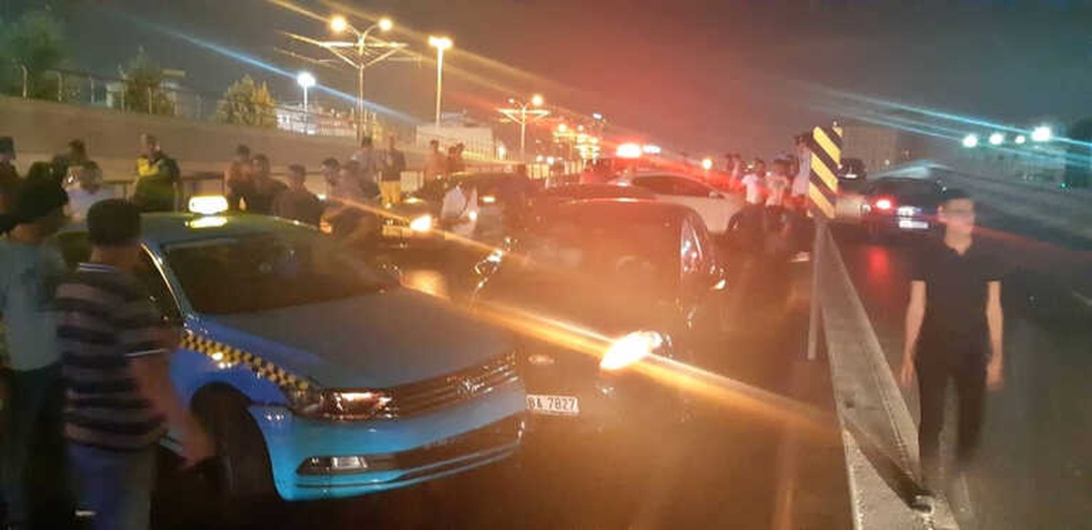 Bayrampaşa\'da 9 Aracın Birbirine Girdiği Anlar Kamerada