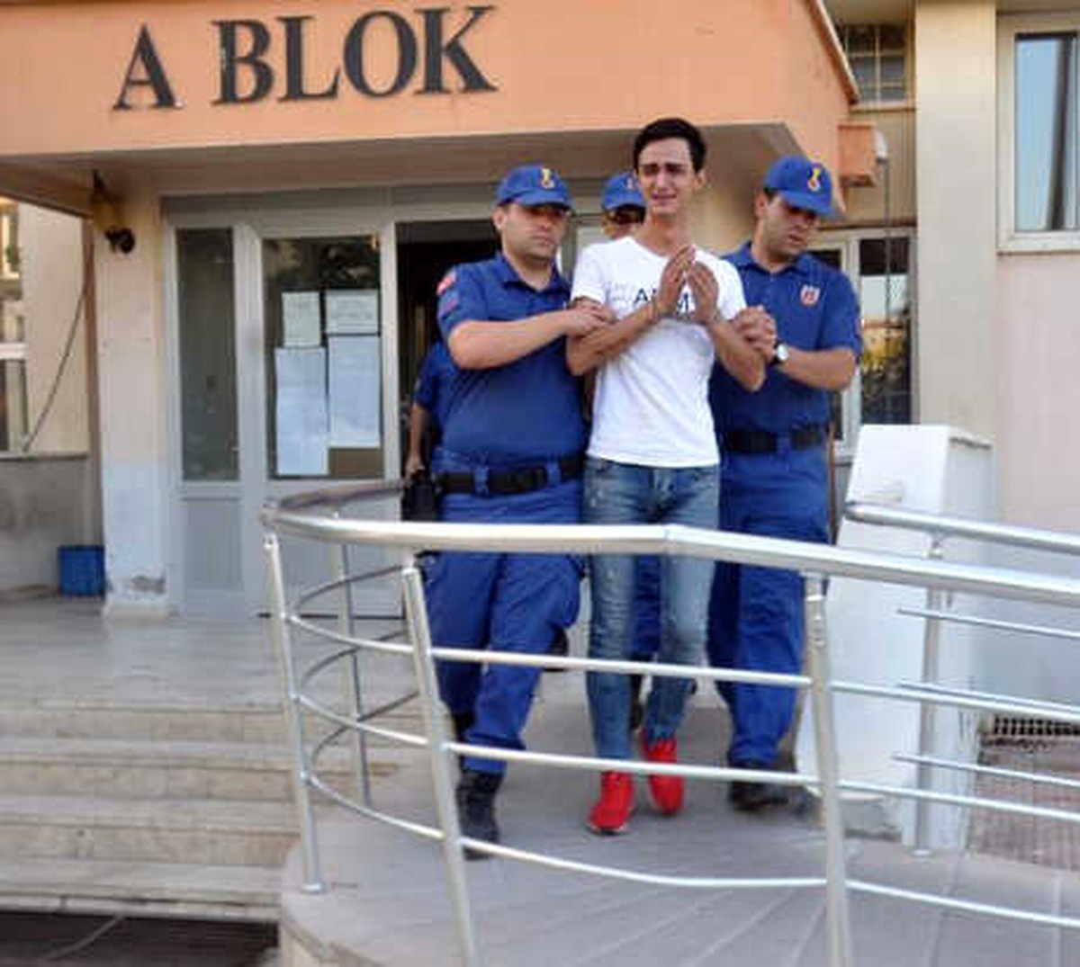 Bıçakladığı Kişinin Ölmemesi İçin Suni Teneffüs Yaptı (2)