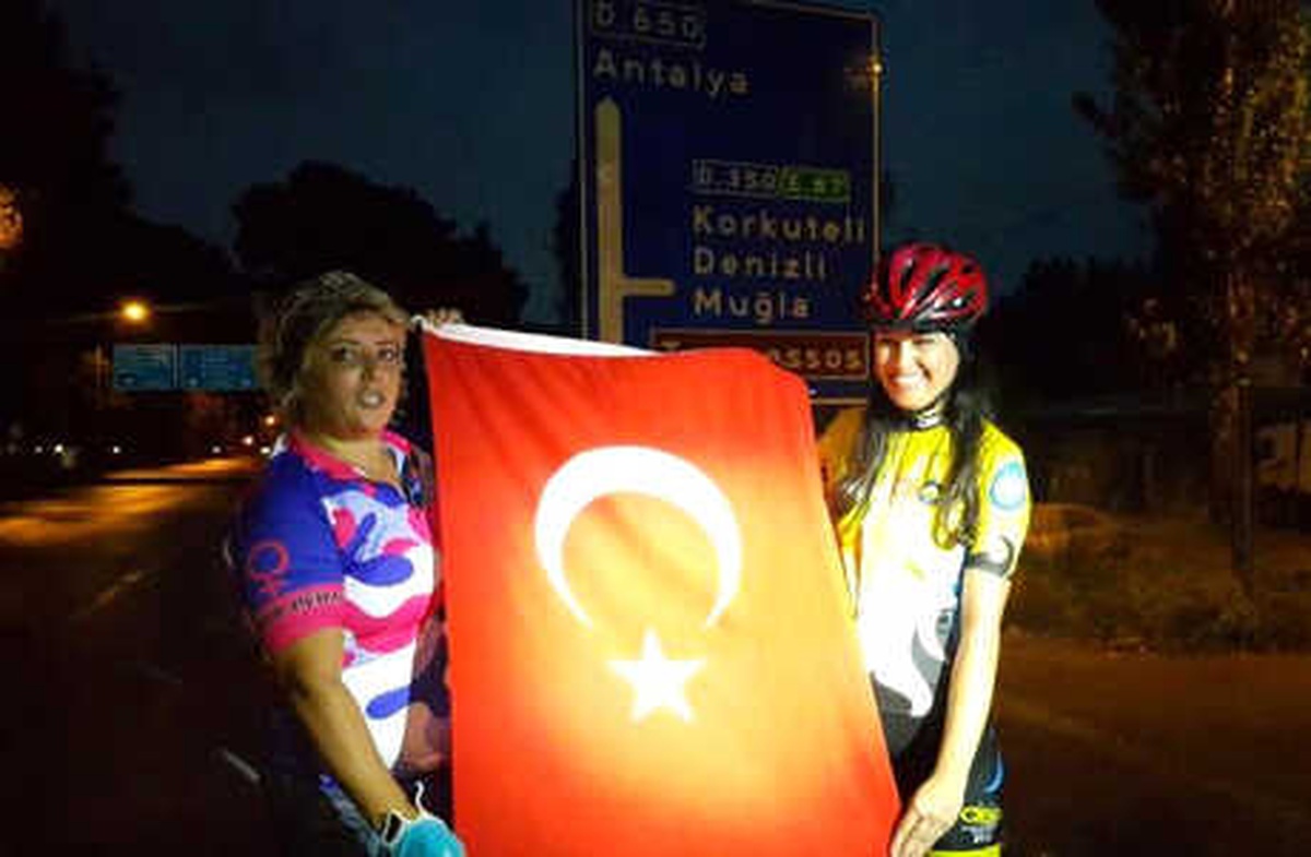 Bisikletli Kadınların 80\'inci Durağı Antalya