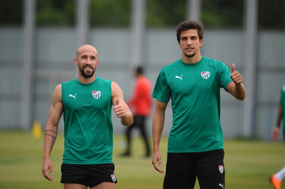 Bursaspor\'un Yeni Transferleri İlk İdmanına Çıktı
