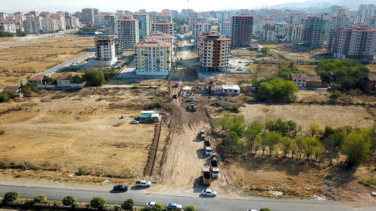Büyükşehir\'de Yol Açma Çalışması