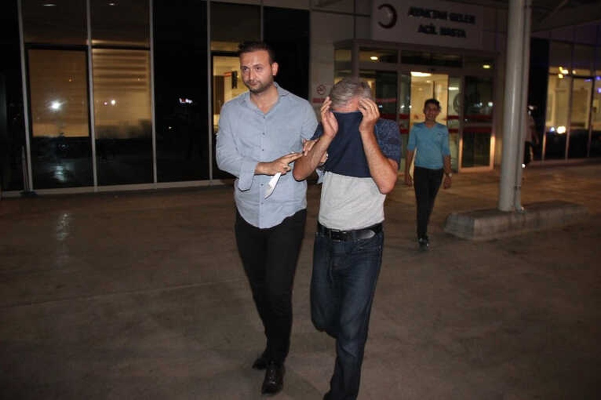 Çaldığı Elbise ile Tekrar Hırsızlığa Gelen Kişi, Çalışanların Dikkati Sayesinde Yakalandı