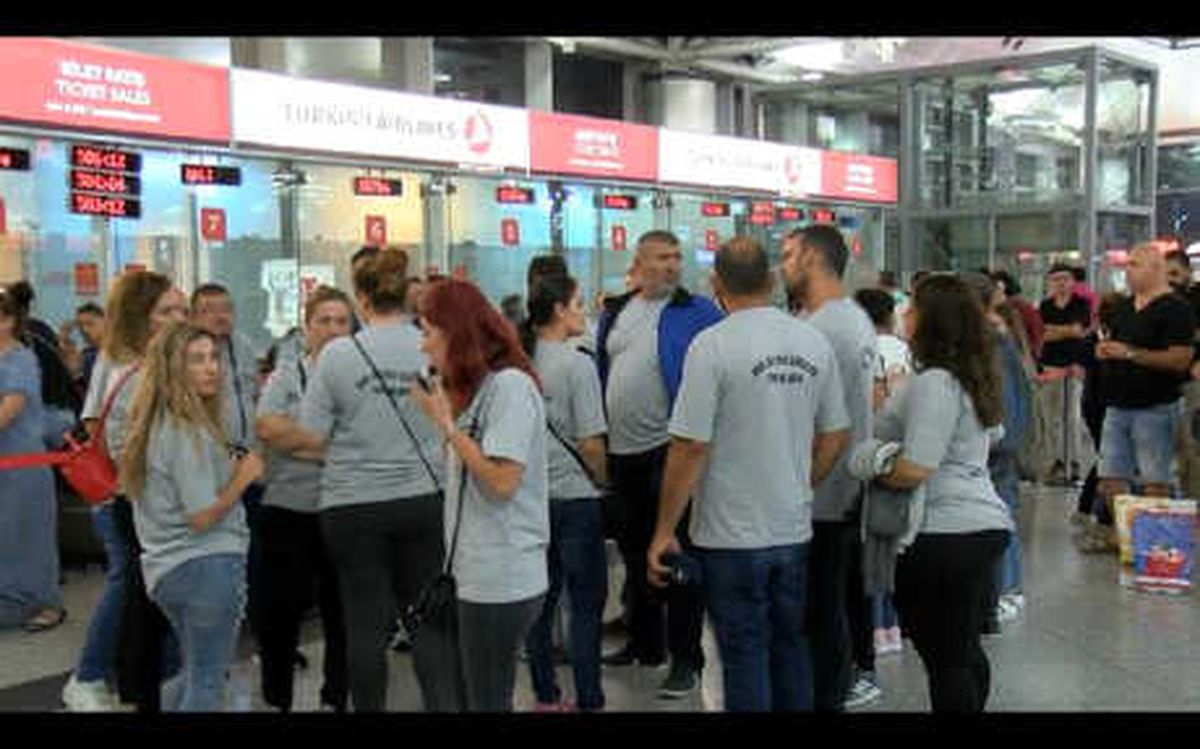 Ek Bilgiler ve Fotoğraflar) Ercan Havalimanı\'ndaki Grev Uçak Seferlerini Etkiledi