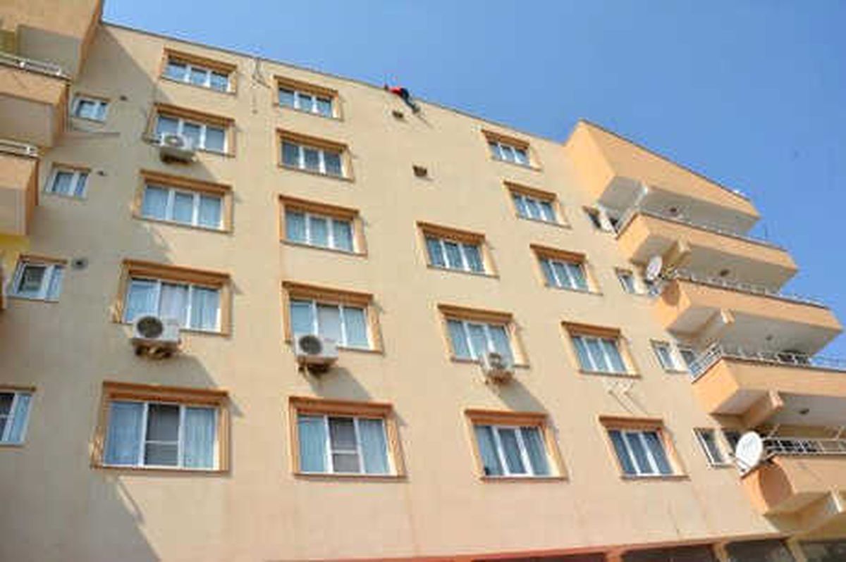 Eski Eşinin Çocuklarını Göstermediğini Öne Sürüp, Çatıda İntihara Kalkıştı