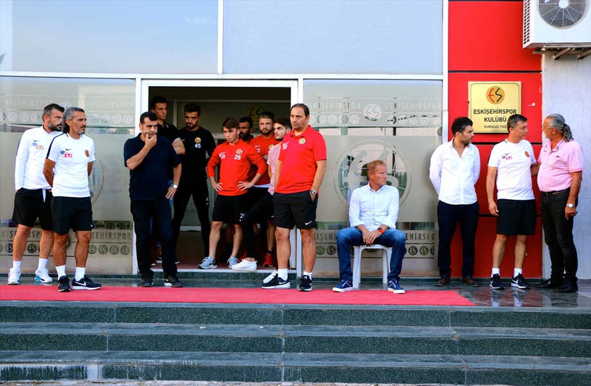 Eskişehirspor\'da Futbolcular Antrenmana Çıkmadı