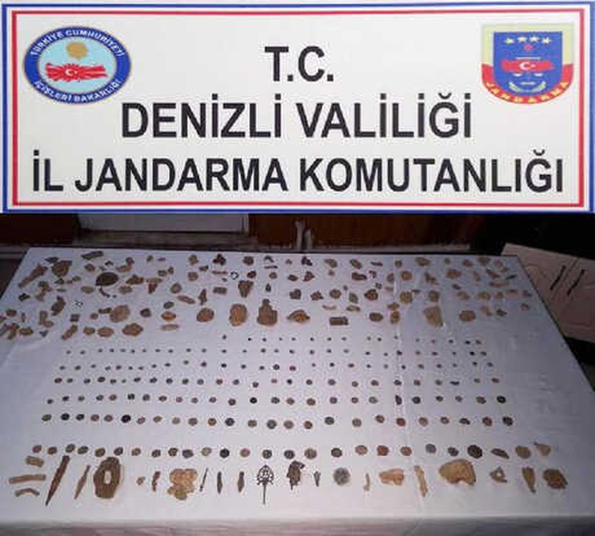 Evinde 422 Parça Tarihi Eser Ele Geçirildi