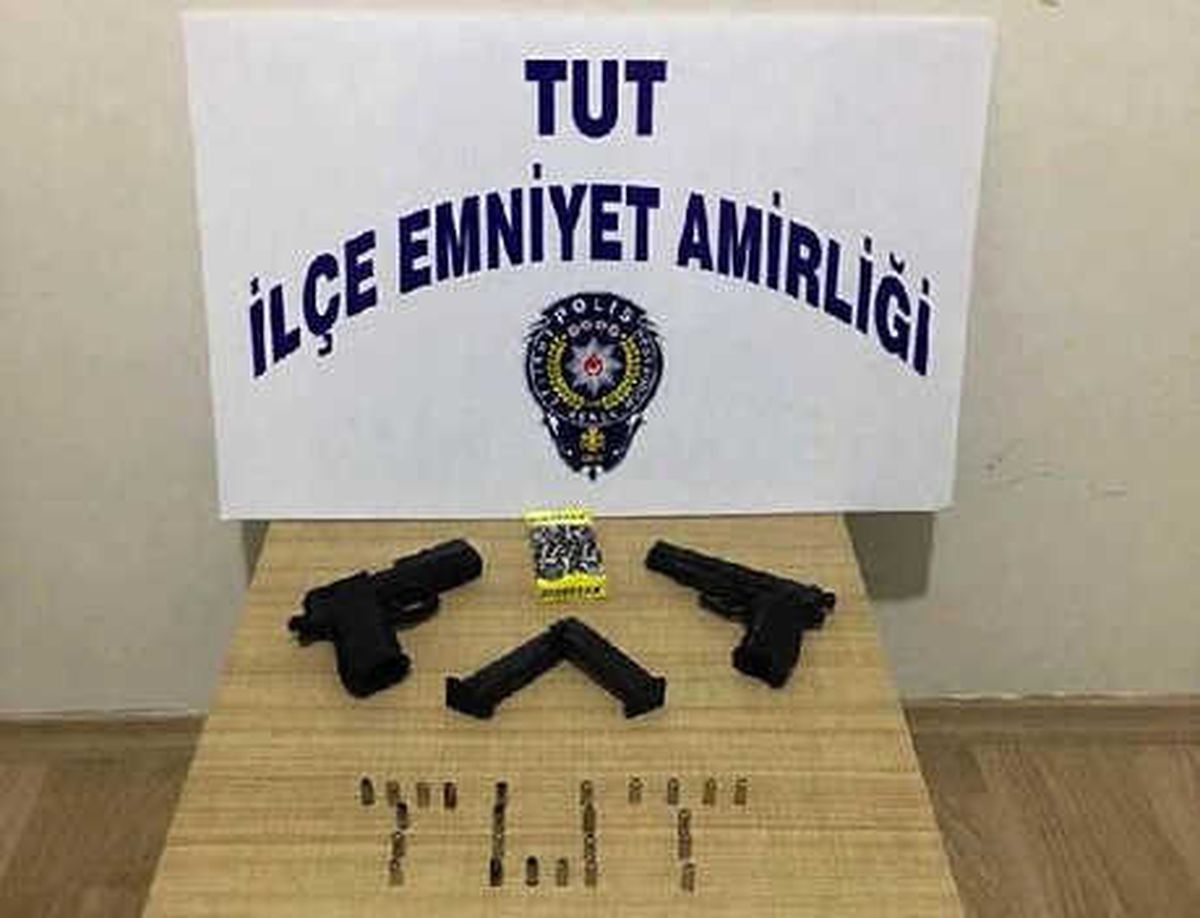 Havaya Ateş Açtı, Tabancalarla Yakalandı