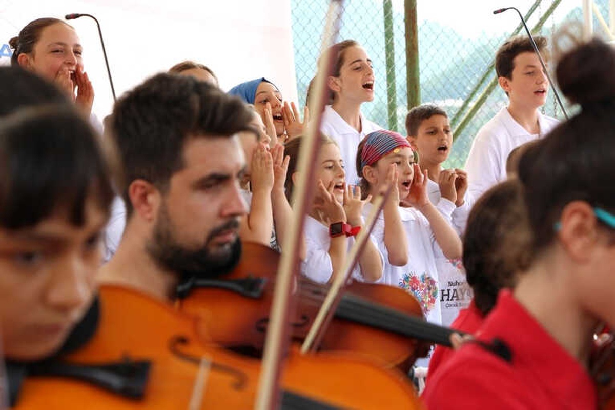 Hayratlı ve Kadıköylü Çocuklar Birlikte Konser Verdi