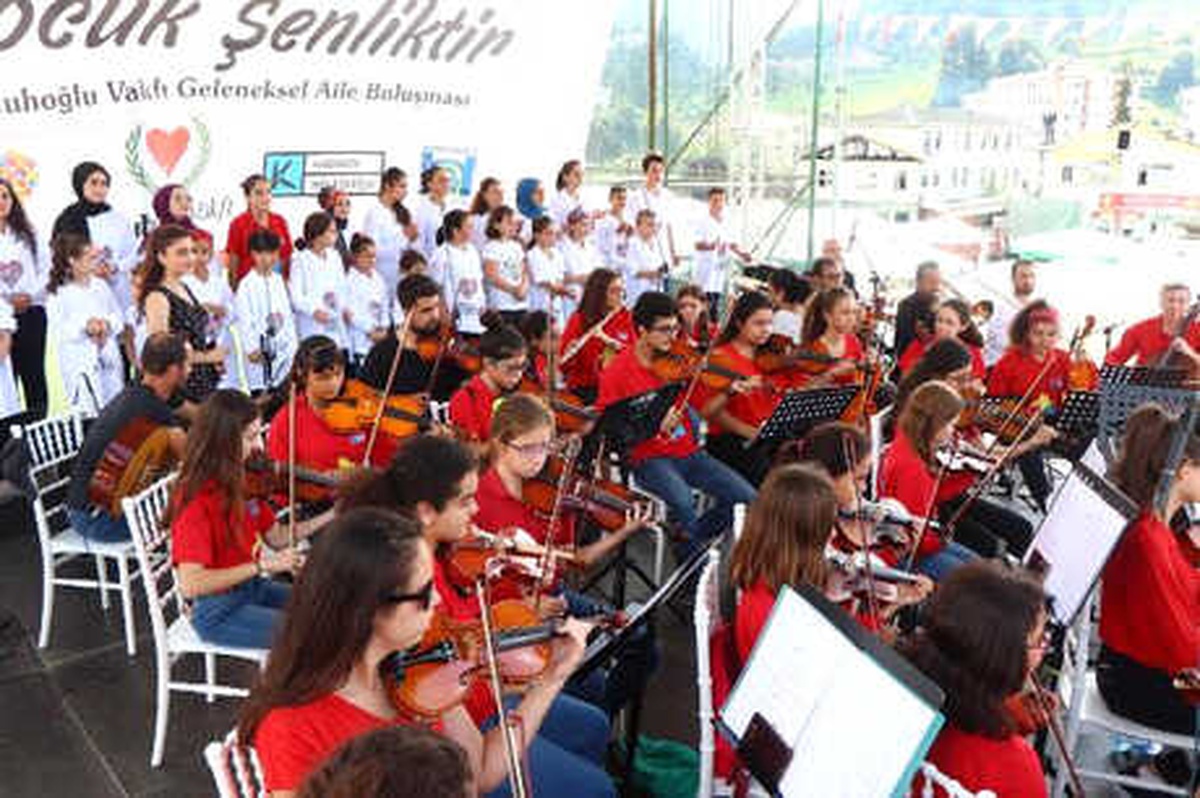 Hayratlı ve Kadıköylü Çocuklar Birlikte Konser Verdi