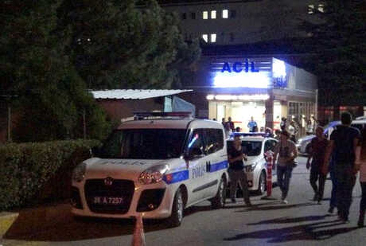 Husumetlisini Röntgen Odasında Bıçaklayarak Öldürdü