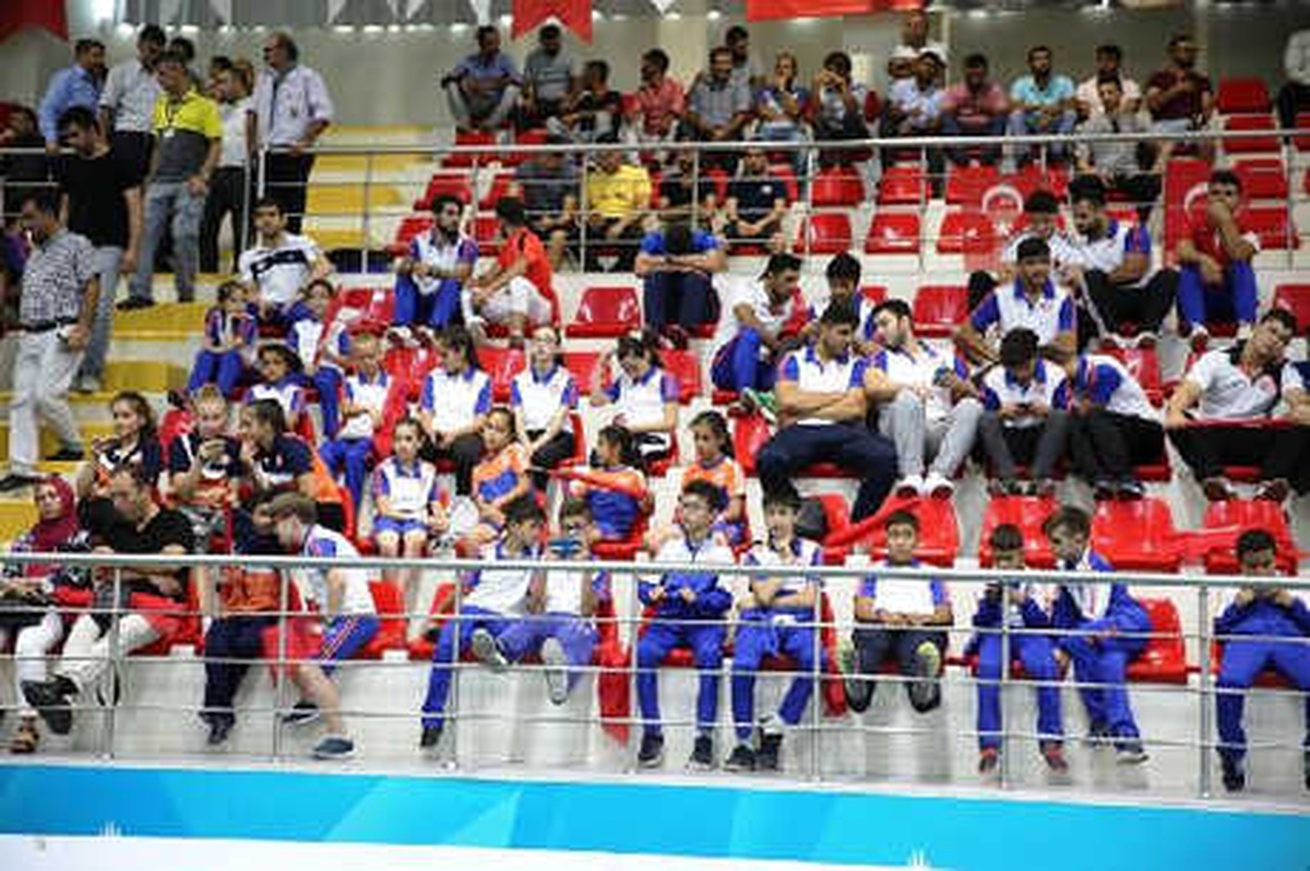 İstanbul Büyükşehir Voleybolda Sezonu Açtı
