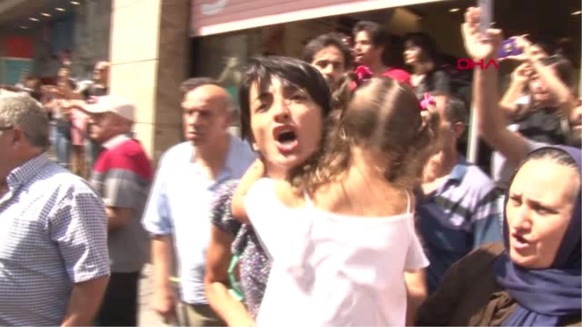 İstanbul Taksim\'deki Cumartesi Anneleri\'ne Polis Müdahalesinin Görüntüleri-1
