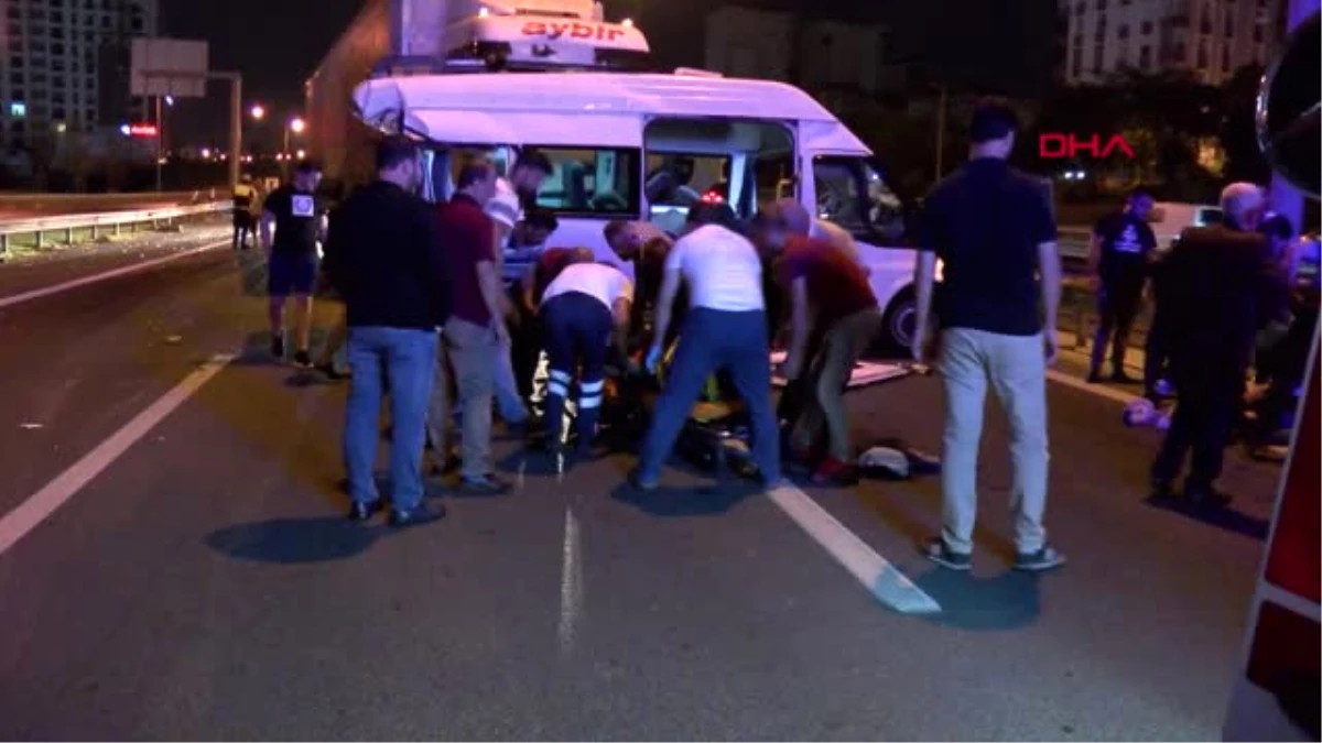 İstanbul Tır Minibüse Arkadan Çarptı: 13 Yaralı