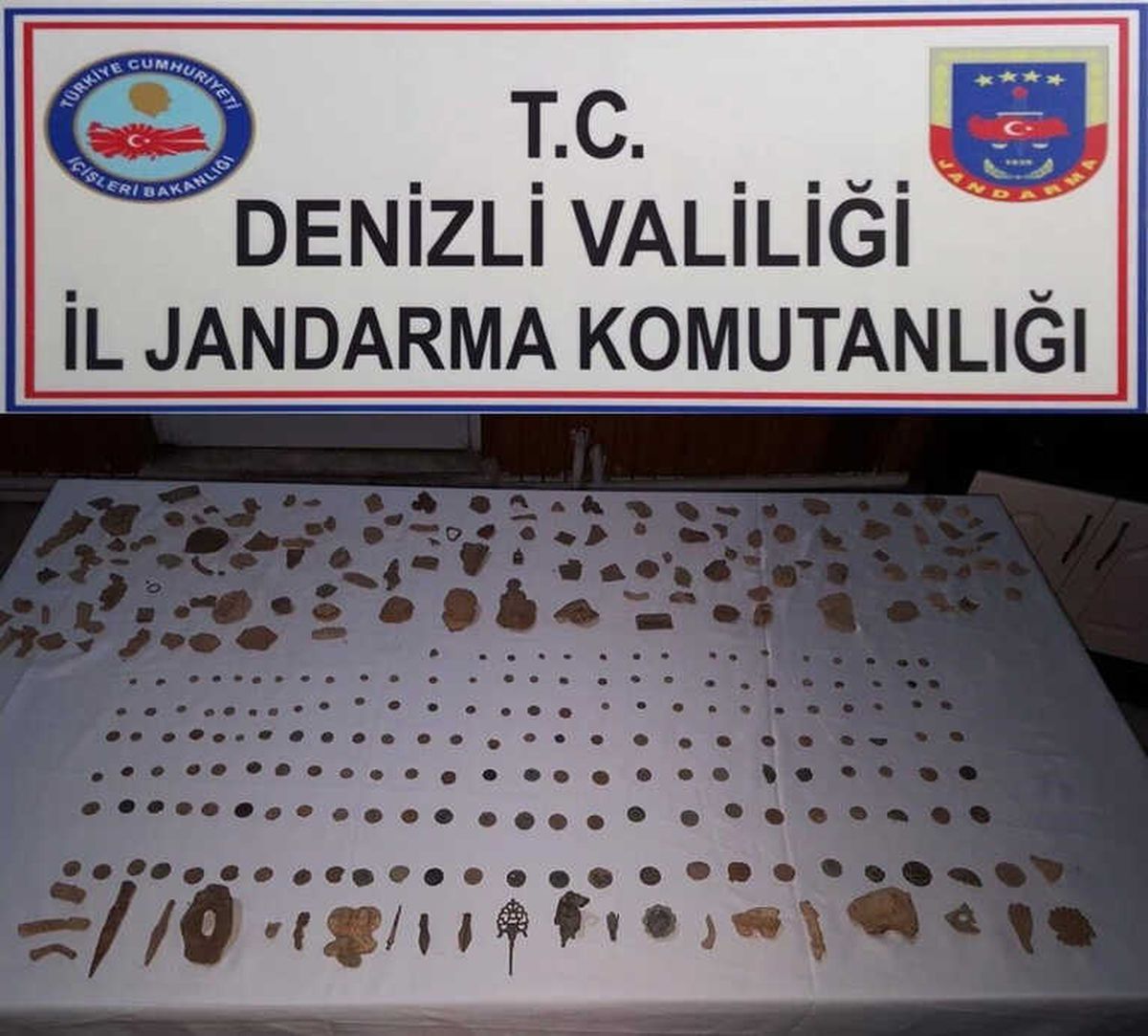 Jandarma Düzenlediği Operasyonda 422 Parça Tarihi Eser Ele Geçirdi
