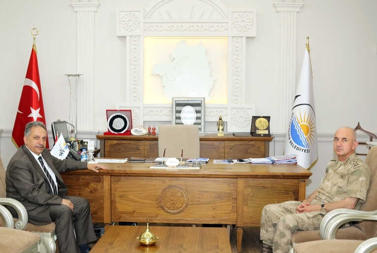 Korgeneral Karataş\'tan Van Büyükşehir Belediyesine Ziyaret